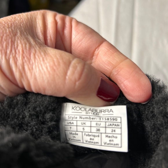 Koolabura by UGG | Mini platform Bootie | Black | Size 7 | New - Picture 5 of 6